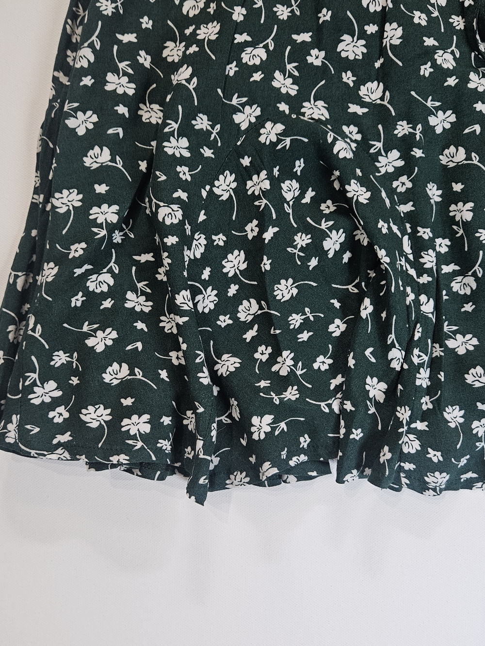 Princess Polly Mini Skirt Womens Size 2 Green White Floral Y2k Cottagecore - Picture 3 of 6